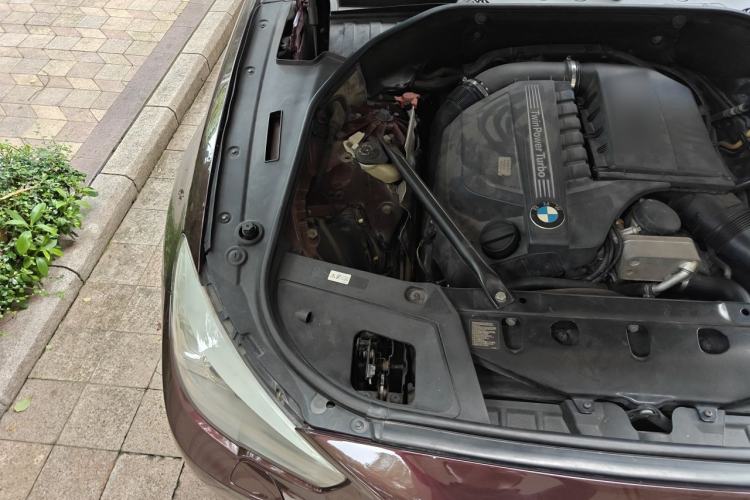 Used BMW 5 Series GT 2010 535i Leading Model Engine Bay Right