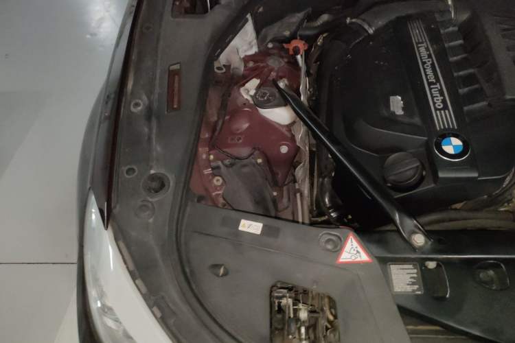 Used BMW 5 Series GT 2010 535i Luxury Edition Engine Bay Right