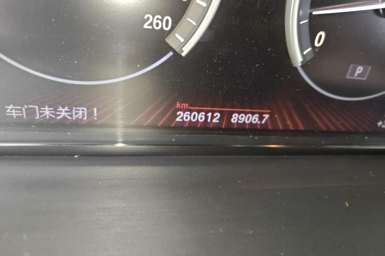 Used BMW 5 Series GT 2010 535i Leading Model Odometer Close Up