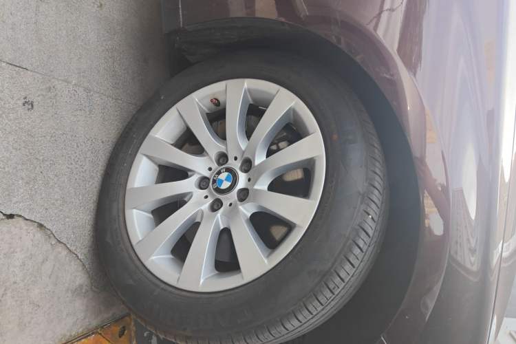 Used BMW 5 Series GT 2010 535i Leading Model Right Front Wheel Hub