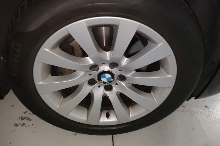 Used BMW 5 Series GT 2010 535i Luxury Edition Right Front Wheel Hub