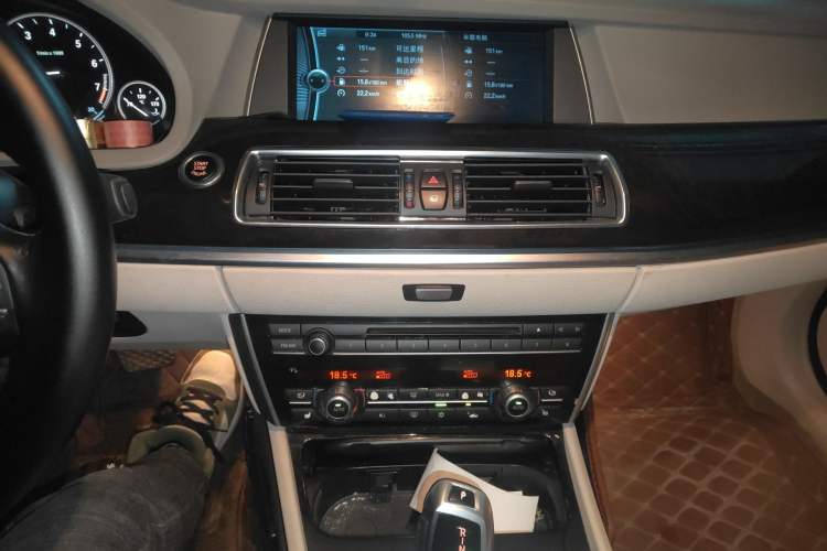 Used BMW 5 Series GT 2010 535i Leading Model Audio And AC Panel
