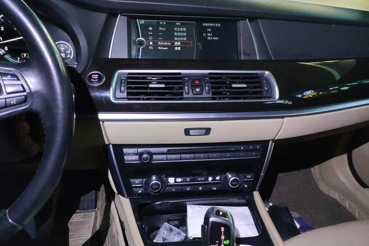 Used BMW 5 Series GT 2010 535i Leading Model Audio And AC Panel