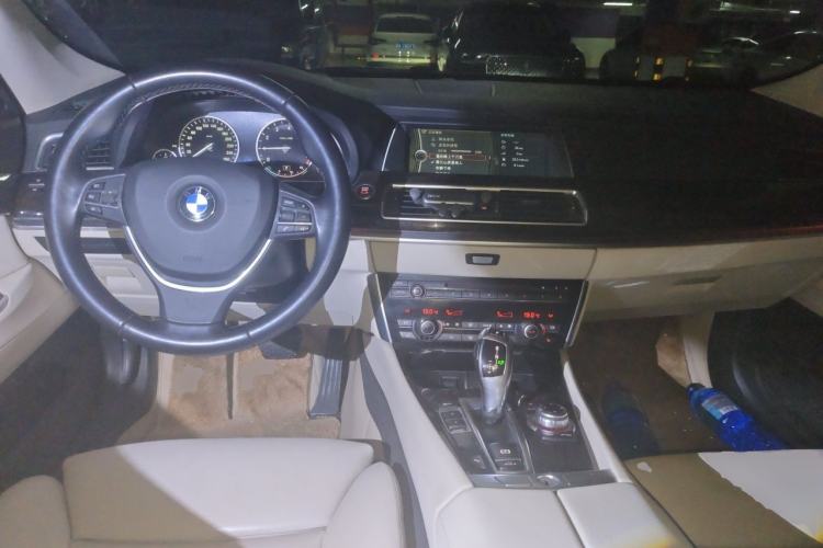 Used BMW 5 Series GT 2010 535i Luxury Edition Center Console