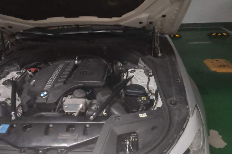Used BMW 5 Series GT 2010 535i Luxury Edition Engine Bay Left