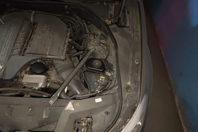Used BMW 5 Series GT 2010 535i Leading Model Engine Bay Left