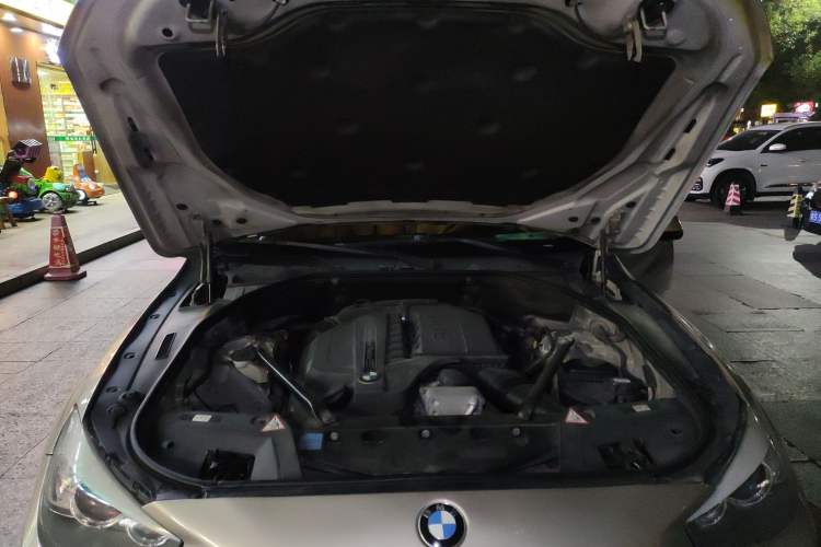 Used BMW 5 Series GT 2010 535i Leading Model Engine Bay