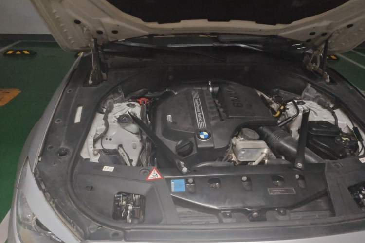 Used BMW 5 Series GT 2010 535i Luxury Edition Engine Bay Right