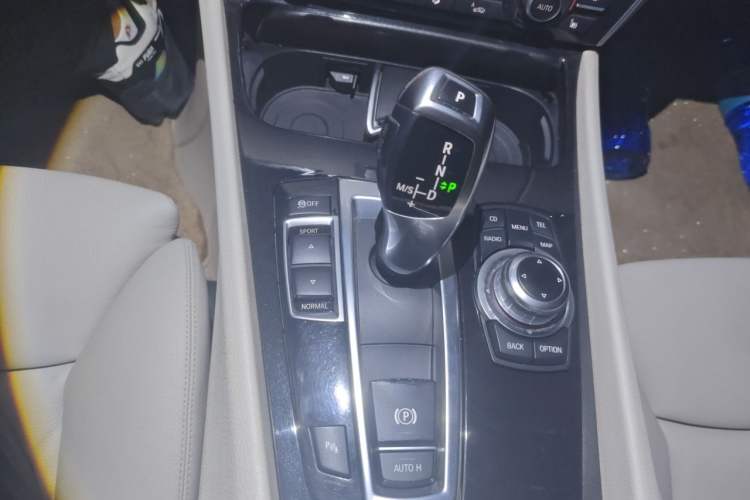 Used BMW 5 Series GT 2010 535i Luxury Edition Gear Lever