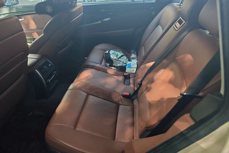 Used BMW 5 Series GT 2010 535i Leading Model Interior 4