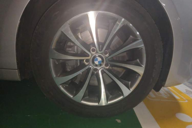 Used BMW 5 Series GT 2010 535i Luxury Edition Right Front Wheel Hub
