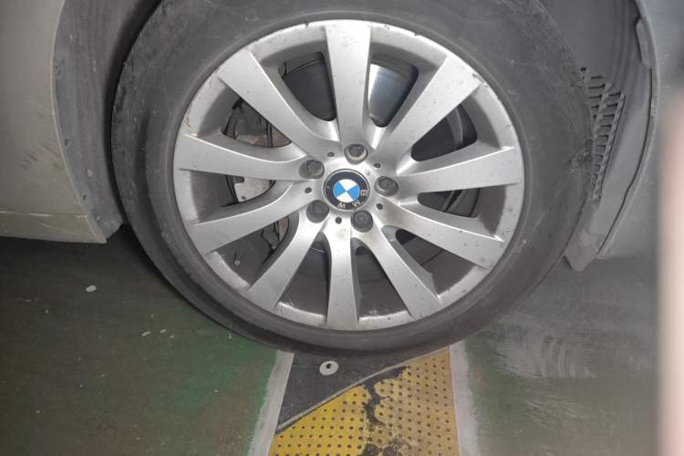 Used BMW 5 Series GT 2010 535i Leading Model Right Front Wheel Hub