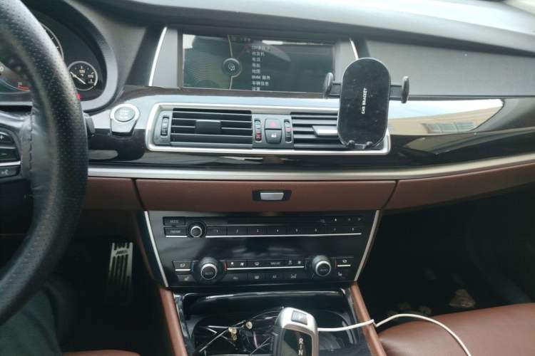 Used BMW 5 Series GT 2010 535i Leading Model Audio And AC Panel