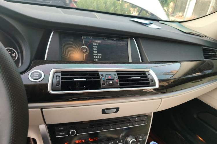 Used BMW 5 Series GT 2010 535i Leading Model Audio And AC Panel