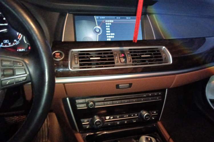 Used BMW 5 Series GT 2010 535i Leading Model Audio And AC Panel