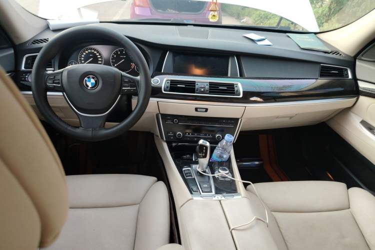 Used BMW 5 Series GT 2010 535i Leading Model Center Console