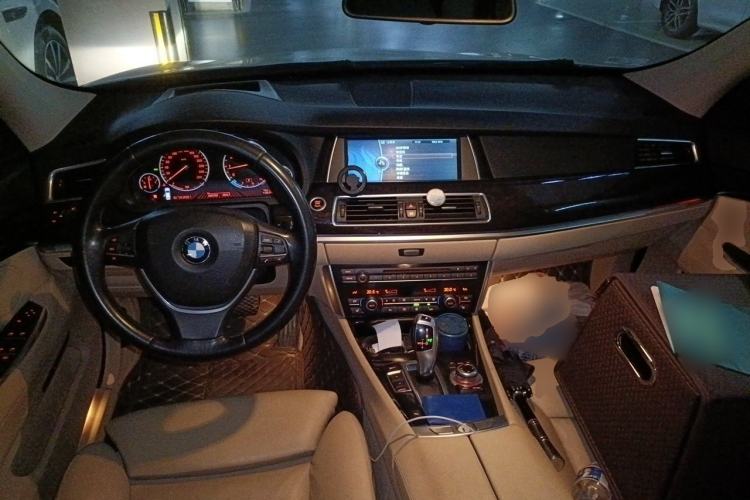 Used BMW 5 Series GT 2010 535i Luxury Edition Center Console