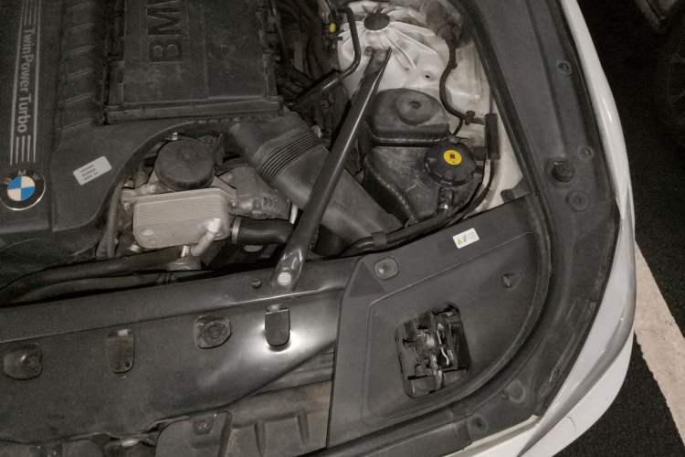 Used BMW 5 Series GT 2010 535i Leading Model Engine Bay Left