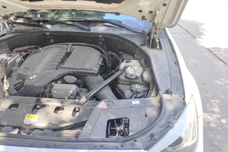 Used BMW 5 Series GT 2010 550i Luxury Edition Engine Bay Left