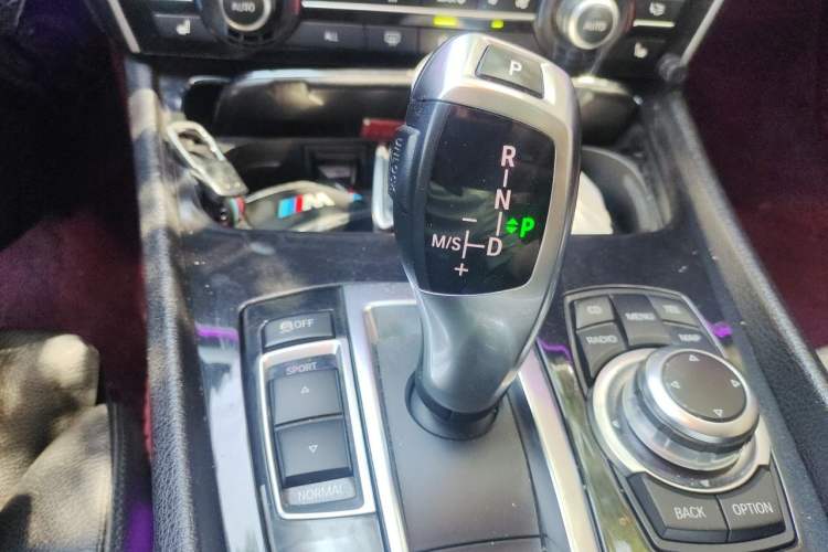 Used BMW 5 Series GT 2010 550i Luxury Edition Gear Lever