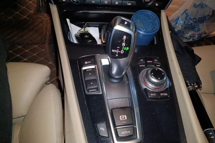 Used BMW 5 Series GT 2010 535i Luxury Edition Gear Lever