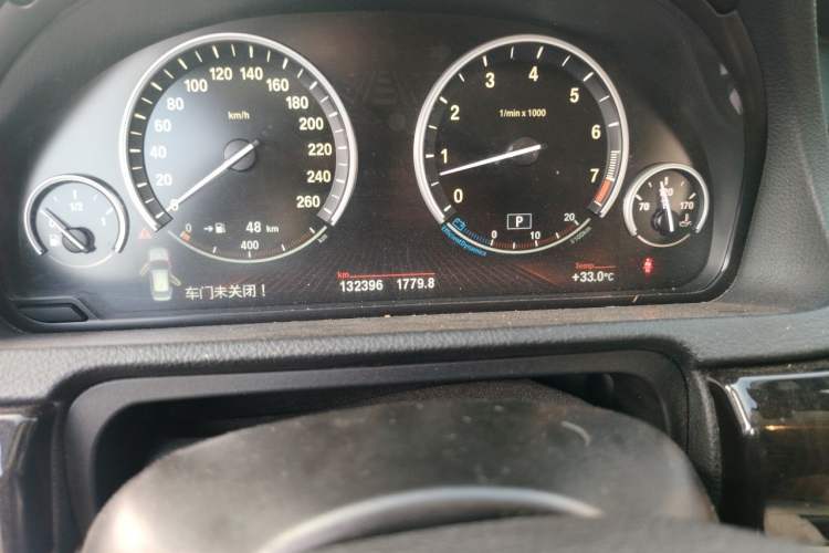 Used BMW 5 Series GT 2010 535i Leading Model Odometer Close Up
