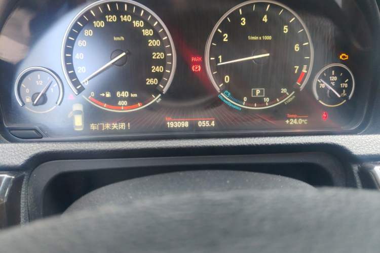 Used BMW 5 Series GT 2010 535i Leading Model Odometer Close Up