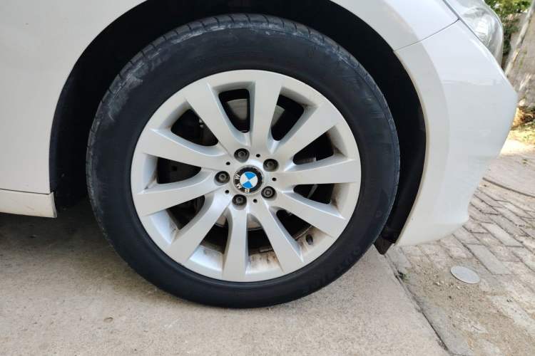 Used BMW 5 Series GT 2010 535i Leading Model Right Front Wheel Hub