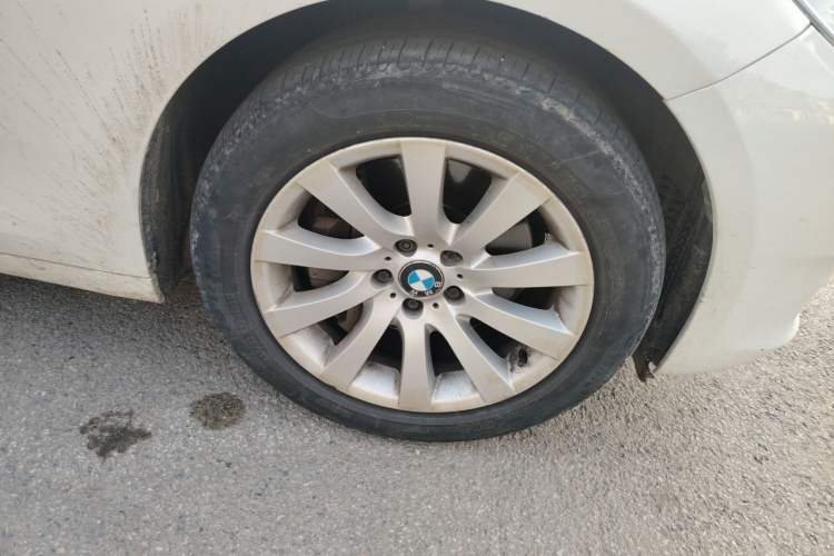 Used BMW 5 Series GT 2010 535i Leading Model Right Front Wheel Hub