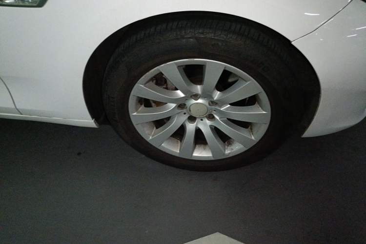 Used BMW 5 Series GT 2010 535i Luxury Edition Right Front Wheel Hub