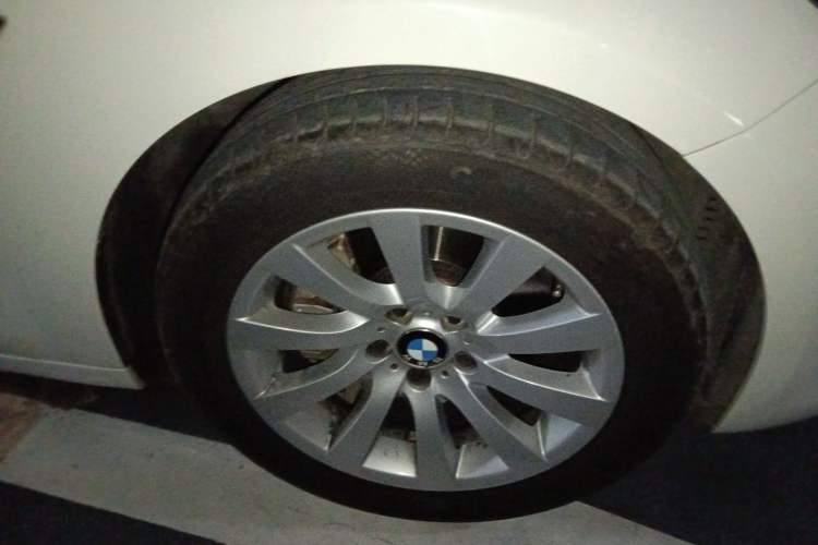 Used BMW 5 Series GT 2010 535i Leading Model Right Front Wheel Hub