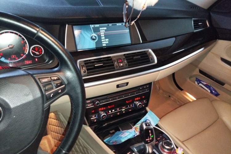 Used BMW 5 Series GT 2010 535i Leading Model Audio And AC Panel