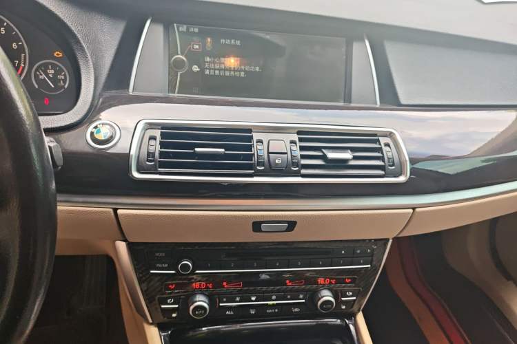 Used BMW 5 Series GT 2010 535i Leading Model Audio And AC Panel