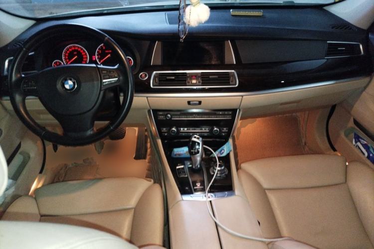 Used BMW 5 Series GT 2010 535i Leading Model Center Console