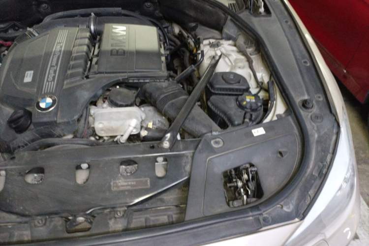 Used BMW 5 Series GT 2010 535i Leading Model Engine Bay Left