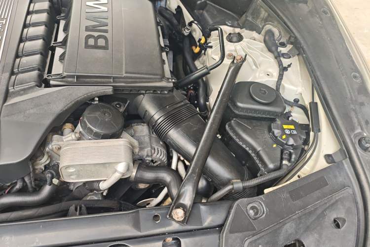 Used BMW 5 Series GT 2010 535i Leading Model Engine Bay Left