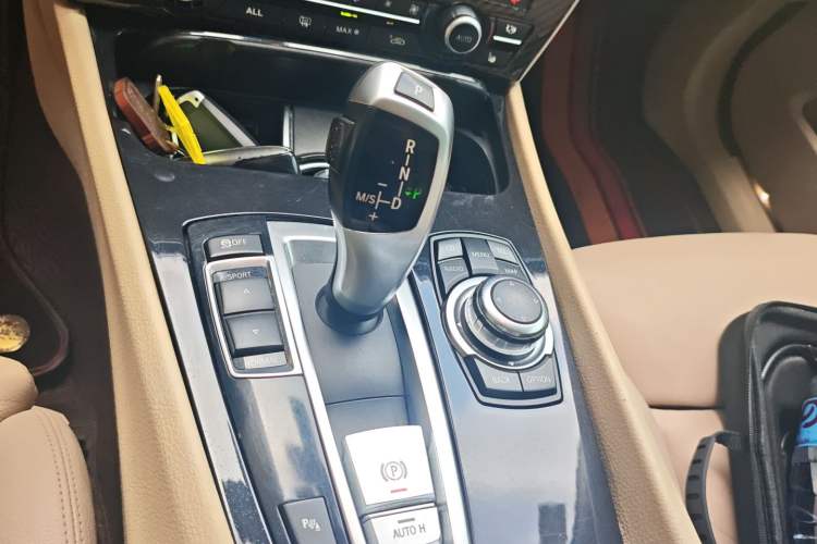Used BMW 5 Series GT 2010 535i Leading Model Gear Lever