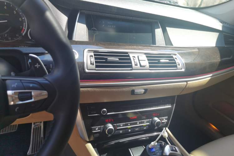 Used BMW 5 Series GT 2011 535i Elegant Edition Audio And AC Panel