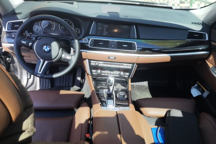 Used BMW 5 Series GT 2011 535i xDrive Luxury Edition Center Console