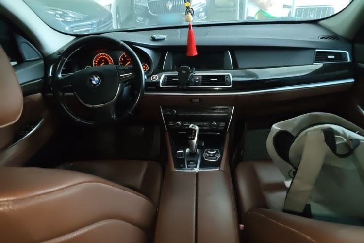 Used BMW 5 Series GT 2011 535i Elegant Edition Center Console