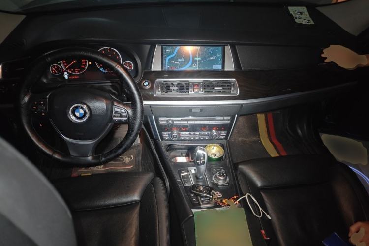 Used BMW 5 Series GT 2011 535i xDrive Luxury Edition Center Console