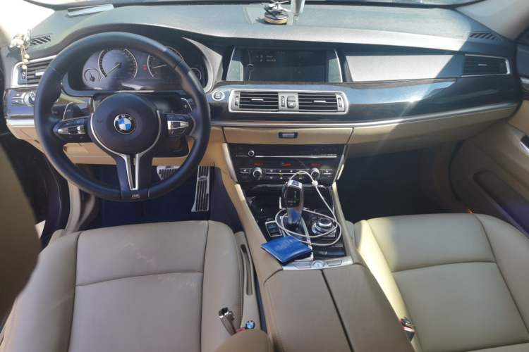 Used BMW 5 Series GT 2011 535i Elegant Edition Center Console