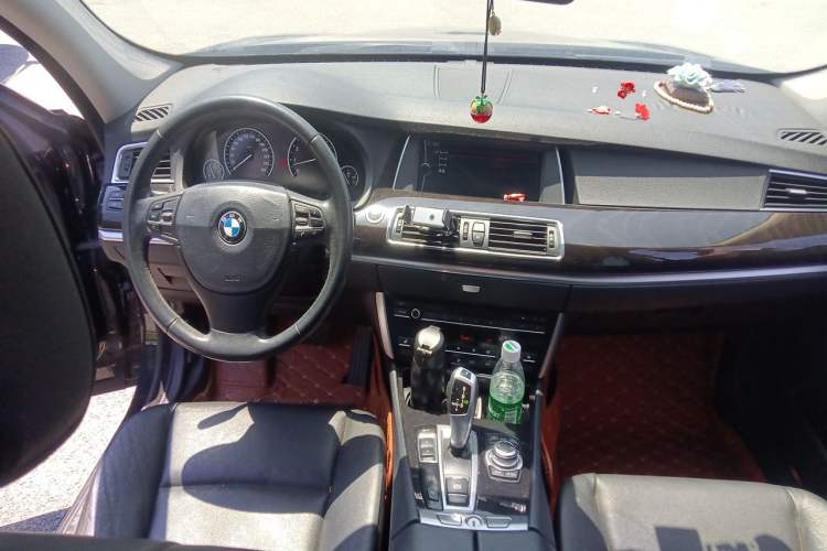 Used BMW 5 Series GT 2011 535i Elegant Edition Center Console