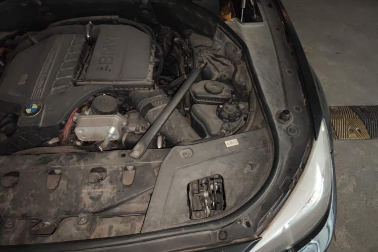 Used BMW 5 Series GT 2011 535i Elegant Edition Engine Bay Left