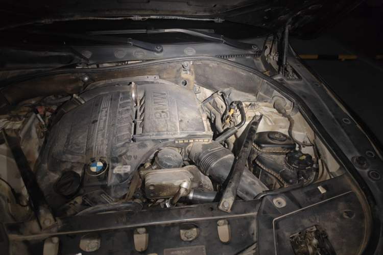 Used BMW 5 Series GT 2011 535i xDrive Luxury Edition Engine Bay Left