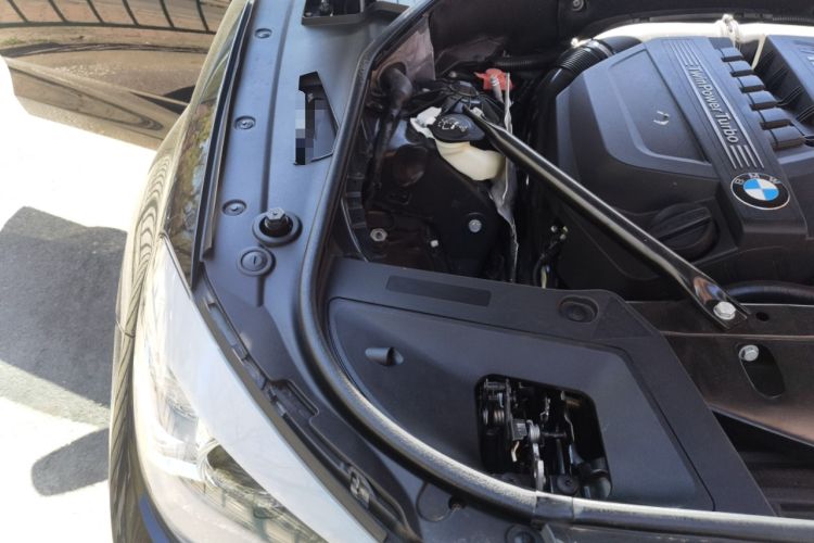 Used BMW 5 Series GT 2011 535i xDrive Luxury Edition Engine Bay Right