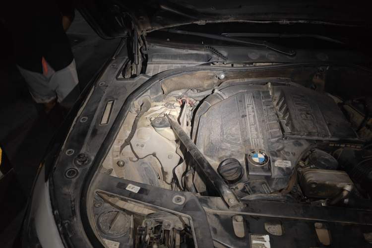 Used BMW 5 Series GT 2011 535i xDrive Luxury Edition Engine Bay Right