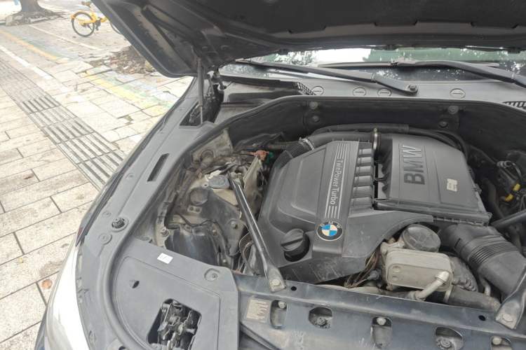 Used BMW 5 Series GT 2011 535i Elegant Edition Engine Bay Right