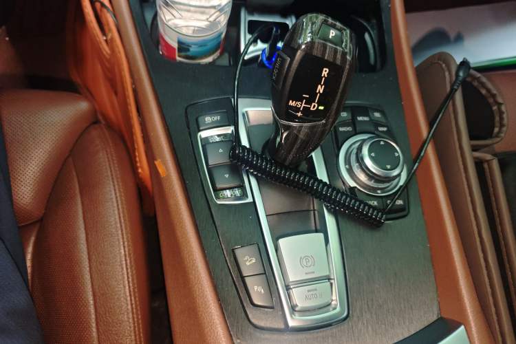 Used BMW 5 Series GT 2011 535i xDrive Luxury Edition Gear Lever