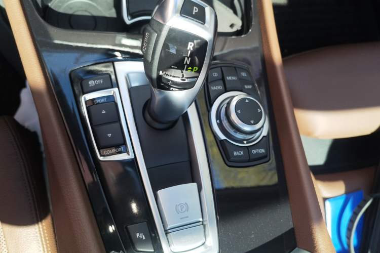 Used BMW 5 Series GT 2011 535i xDrive Luxury Edition Gear Lever